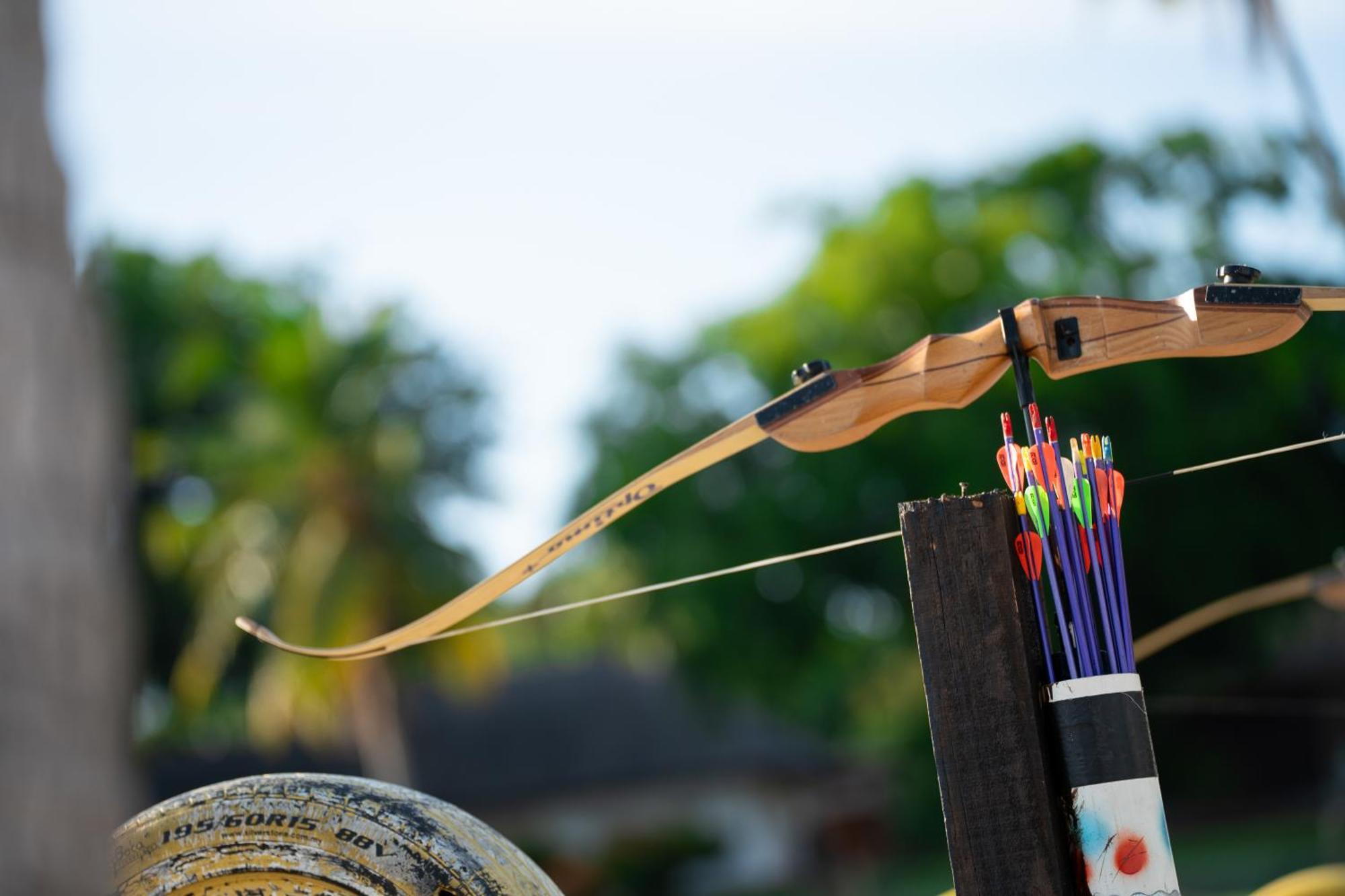 Lexis Hibiscus Port Dickson Otel Dış mekan fotoğraf A recurve bow